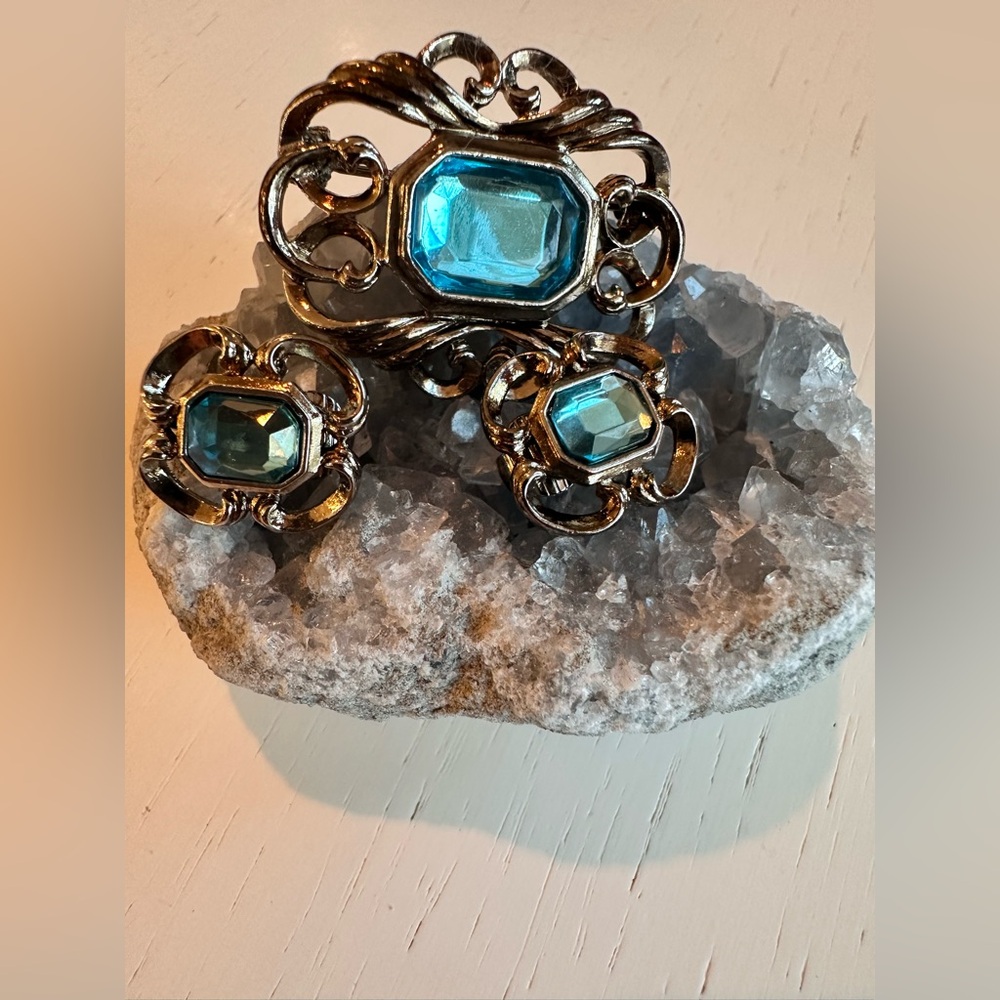 Vintage 80’s Avon Silver Filigree & Blue  Gemstone Brooch & Earrings Set!